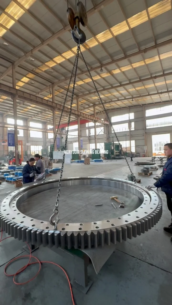 Large slewing bearing with an outer diameter of three meters, MERYDOM, specializes in manufacturing slewing bearings for large…
