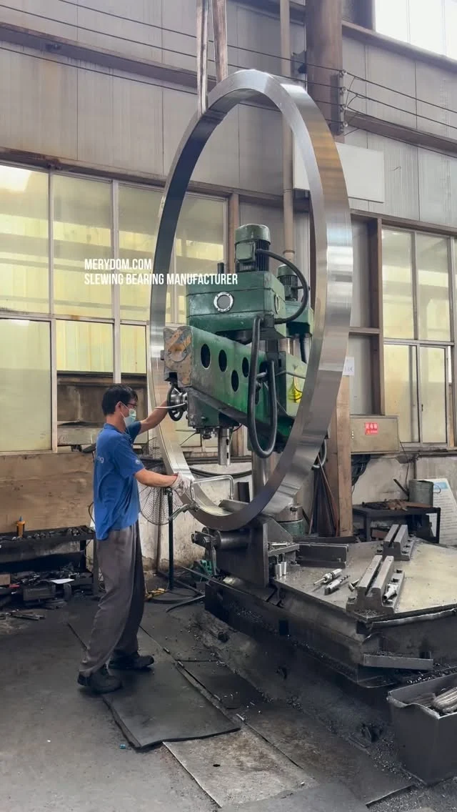 Machining of the mounting holes for the slewing bearing with an outer diameter of 3 meters has commenced.